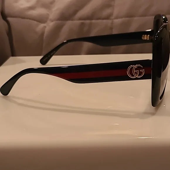 Gucci Sunglasses Black with navy red Gucci web arms brand new