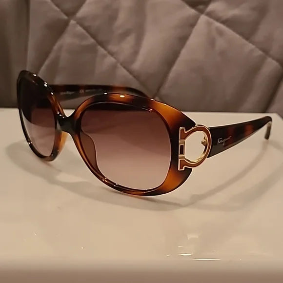 Salvatore Ferragamo Sunglasses Oversized Tortoise Brown Gradient brand new