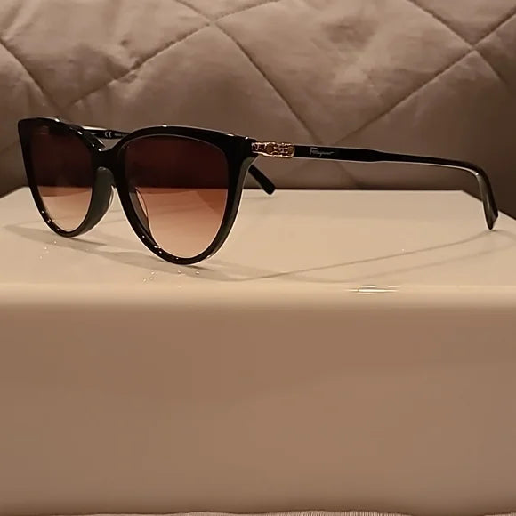 Ferragamo Sunglasses Cat Eye Dark Blue Very Lightweight brand new