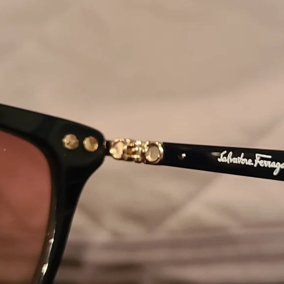Ferragamo Sunglasses Cat Eye Dark Blue Very Lightweight brand new