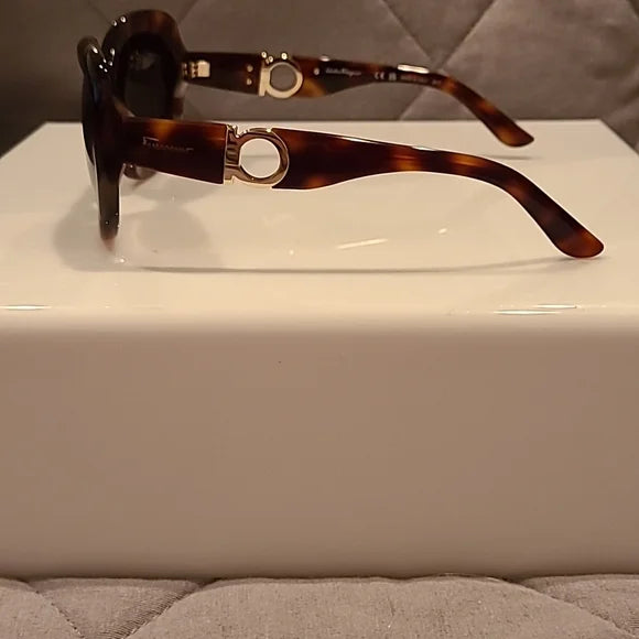 Ferragamo Sunglasses Cat Eye Tortoise Brown Gradient brand new