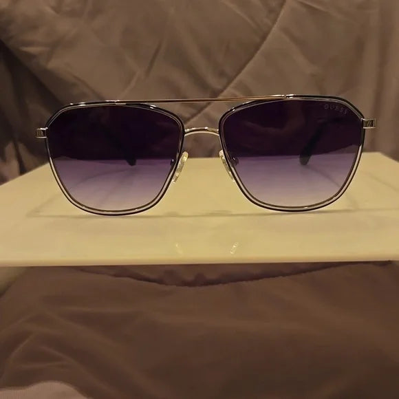 Guess Men's Aviator Sunglasses brand new with case