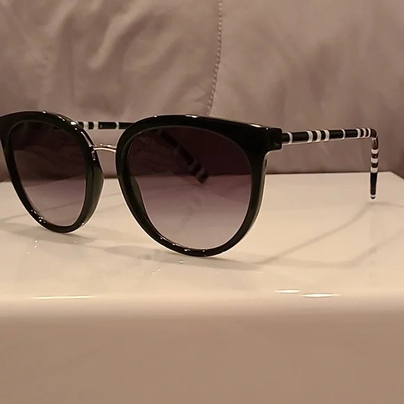 Burberry Black and White lightweight Sunglasses brand new in the box