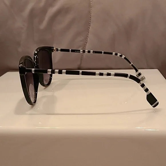 Burberry Black and White lightweight Sunglasses brand new in the box