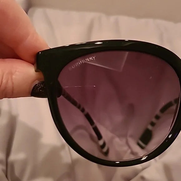 Burberry Black and White lightweight Sunglasses brand new in the box